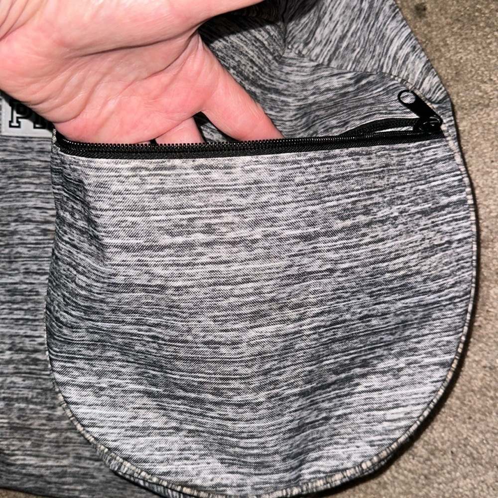 NWT VS PINK DUFFLE BAG - Picture 4 of 5